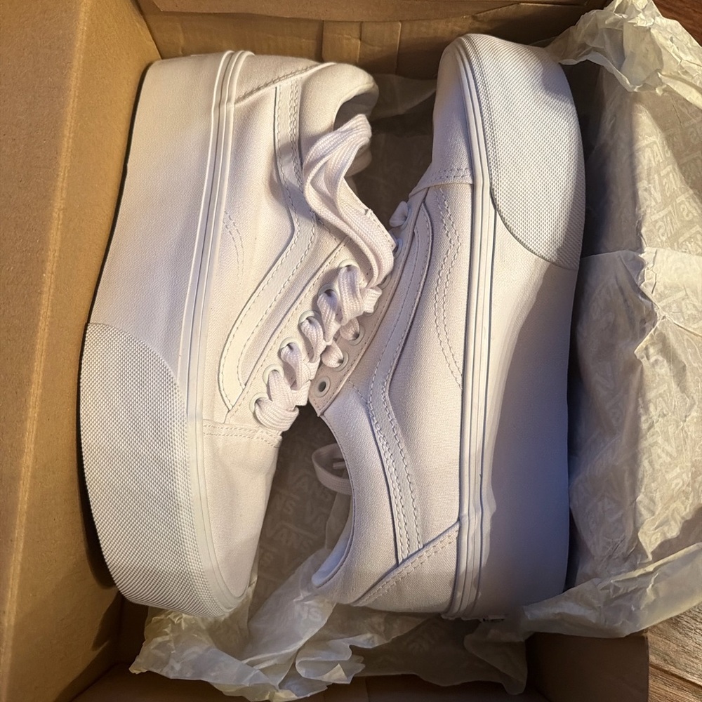 Vans Old Skool Stackform Platform Sneakers White Women’s 8 NEW